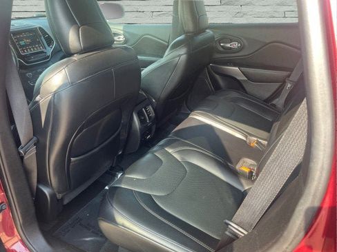 Used 2019 Jeep Cherokee Limited image 11