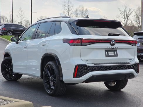 Certified 2025 Volkswagen Tiguan SE R-Line AWD/4WD image 24