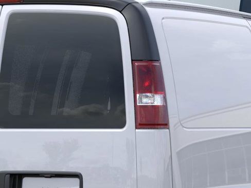 New 2026 GMC Savana 3500 RWD image 11