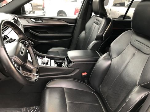 Used 2022 Jeep Grand Cherokee Overland w/ Adv Protech Group III image 11