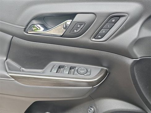 Certified 2023 GMC Acadia SLT w/ Preferred Package image 26