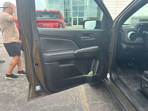 Used 2023 Chevrolet Colorado LT w/ LT Convenience Package II AWD/4WD image 14