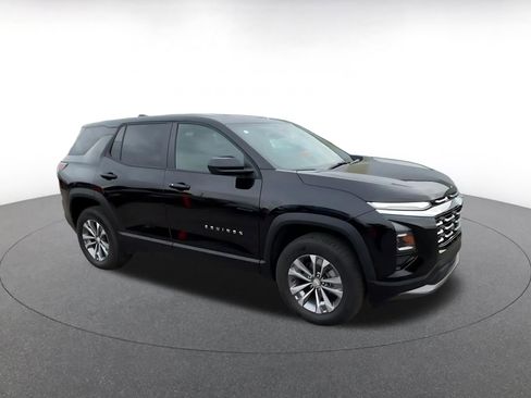 Used 2025 Chevrolet Equinox LT image 2