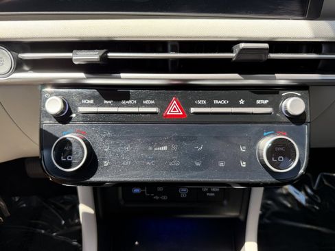 Used 2025 Hyundai Tucson Limited FWD image 25
