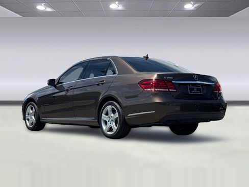 Used 2015 Mercedes-Benz E 250 BlueTEC 4MATIC Sedan image 3