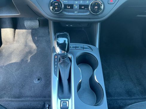 Used 2025 Buick Envista Preferred image 39