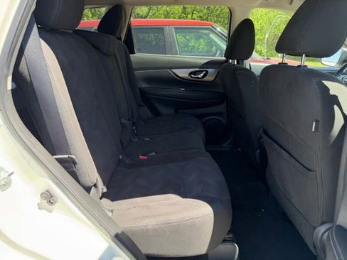 Used 2016 Nissan Rogue SV w/ SV Premium Package image 7