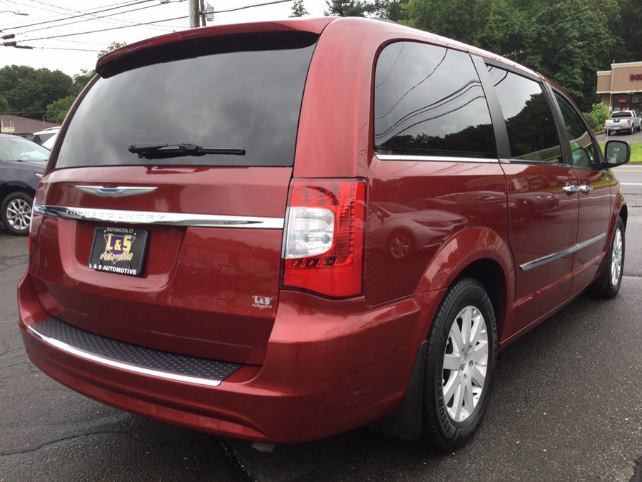 Used 2015 Chrysler Town & Country Touring w/ Driver Convenience Group FWD image 7