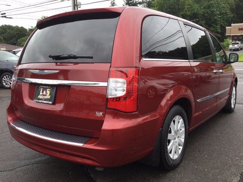 Used 2015 Chrysler Town & Country Touring w/ Driver Convenience Group FWD image 7