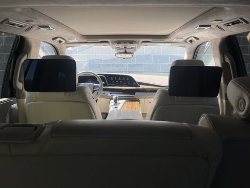 Used 2022 Cadillac Escalade Premium Luxury Platinum image 51