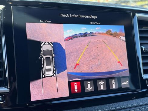 Used 2025 Chrysler Pacifica Select image 18