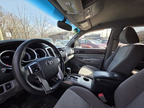 Used 2012 Toyota Tacoma 4x4 Double Cab w/ SR5 Pkg image 11