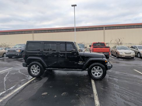 Used 2013 Jeep Wrangler Unlimited Sahara image 11