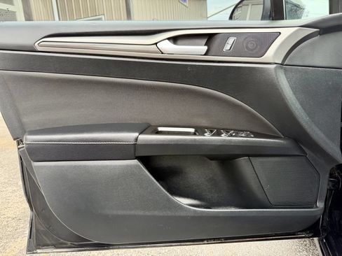 Used 2017 Ford Fusion SE w/ Equipment Group 201A FWD image 18