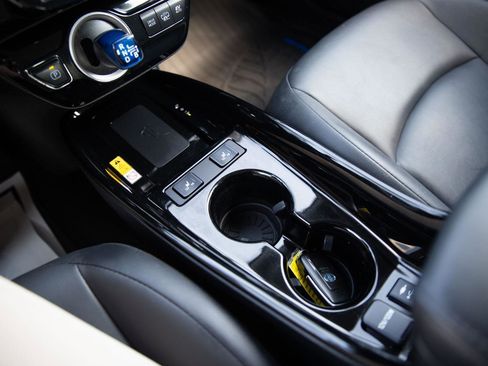 Used 2020 Toyota Prius Prime Limited image 17