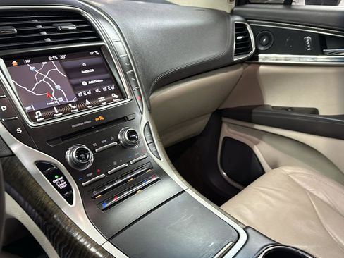 Used 2017 Lincoln MKX Reserve w/ Driver Assistance Package image 20