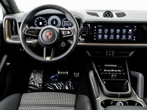 Used 2025 Porsche Cayenne GTS image 24