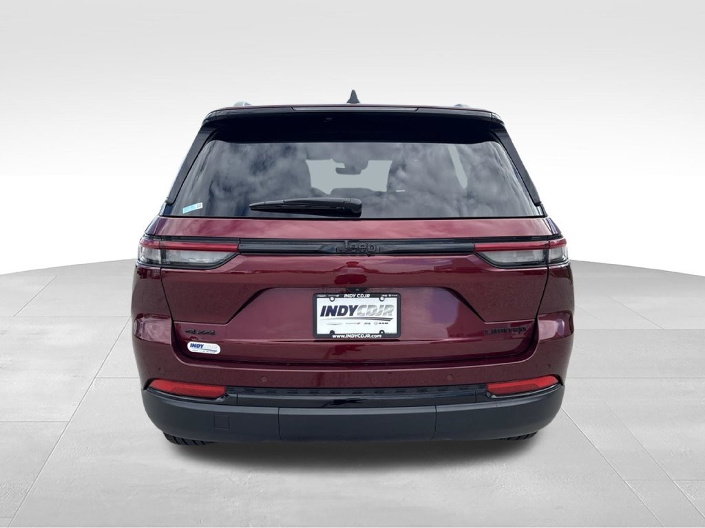 Used 2025 Jeep Grand Cherokee Limited w/ Black Appearance Package AWD/4WD image 5
