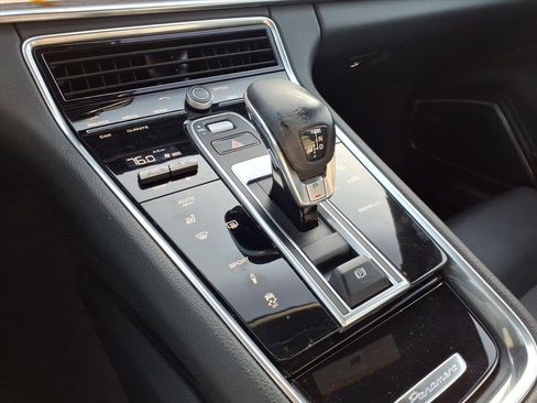 Used 2020 Porsche Panamera image 26