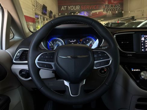 Used 2024 Chrysler Voyager LX FWD image 33
