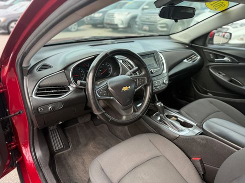 Used 2017 Chevrolet Malibu LT FWD image 14