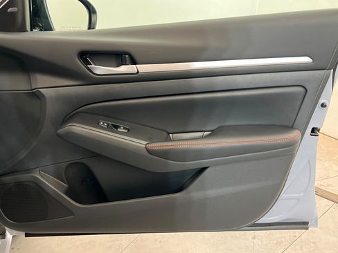 New 2026 Nissan Altima 2.5 SR w/ SR Midnight Edition Package FWD image 21