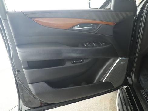 Used 2017 Cadillac Escalade Premium Luxury image 8