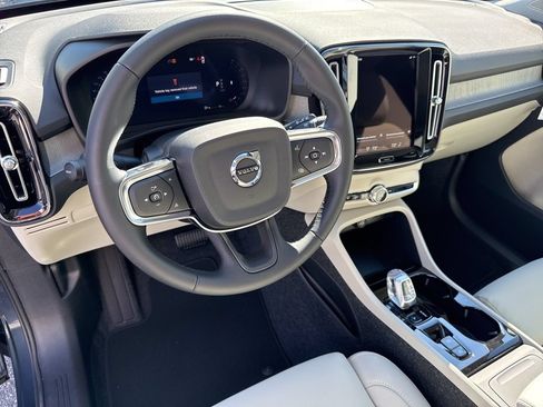 Used 2026 Volvo XC40 B4 Plus w/ Climate Package FWD image 20