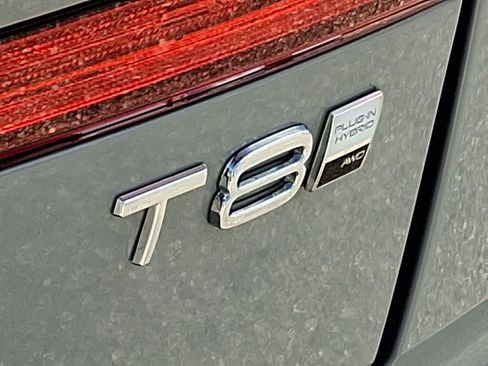 Certified 2025 Volvo XC60 T8 Core w/ Climate Package image 32