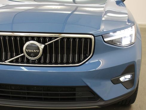 Used 2023 Volvo XC40 B4 Plus w/ Driver Assist Package image 8