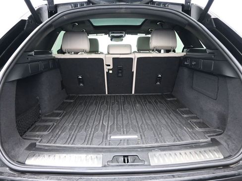 Used 2021 Land Rover Range Rover Velar R-Dynamic S image 26