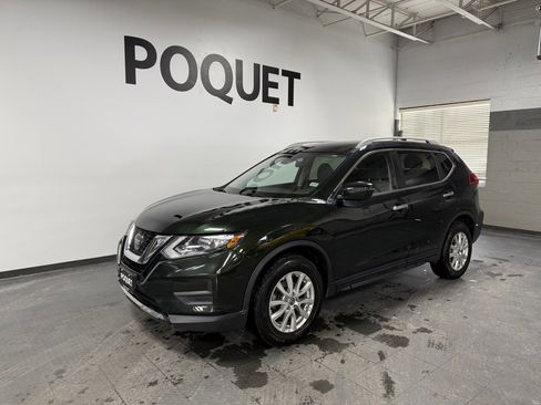Used 2019 Nissan Rogue SV image 2