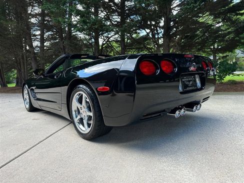Used 2004 Chevrolet Corvette Convertible w/ Preferred Equipment Group image 22