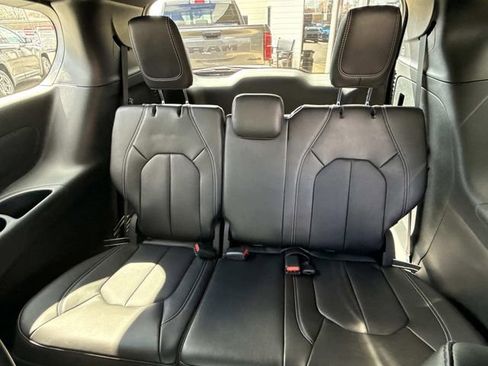 New 2026 Chrysler Pacifica Select image 23