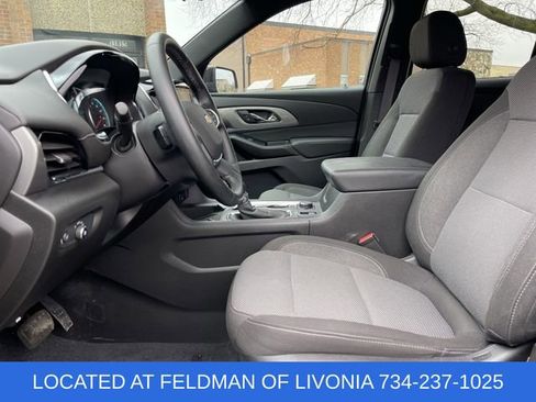 Used 2023 Chevrolet Traverse LT FWD image 18