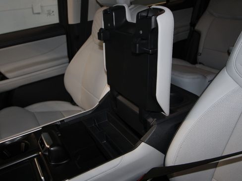 New 2026 Ford Expedition Platinum image 19