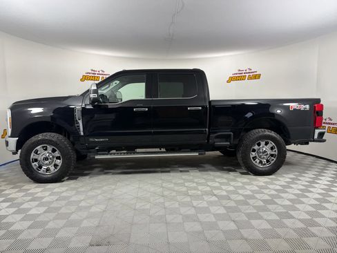 Used 2025 Ford F250 Lariat w/ Chrome Package image 2