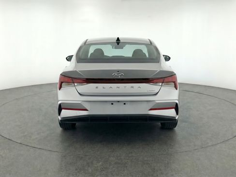 Used 2025 Hyundai Elantra Limited FWD image 7