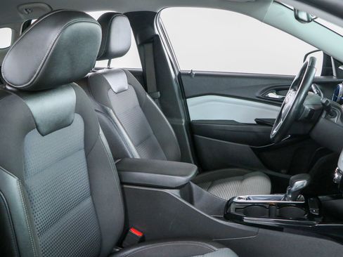 Used 2025 Chevrolet Trax LT w/ LT Convenience Package FWD image 26