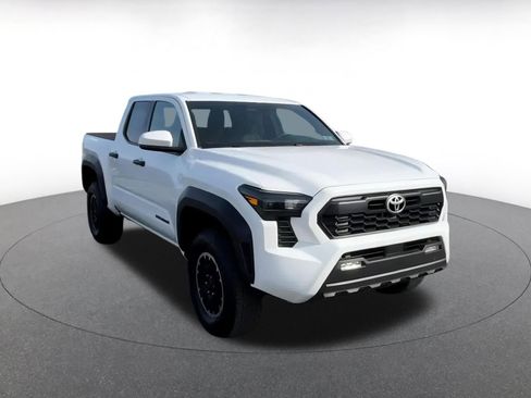 Used 2025 Toyota Tacoma TRD Off-Road image 3