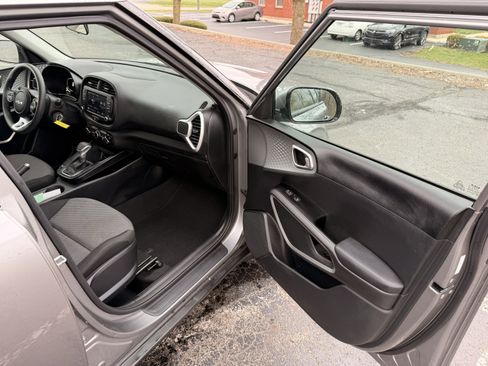 Used 2023 Kia Soul LX image 14