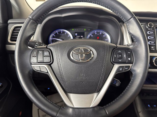 Used 2018 Toyota Highlander Limited AWD/4WD image 19