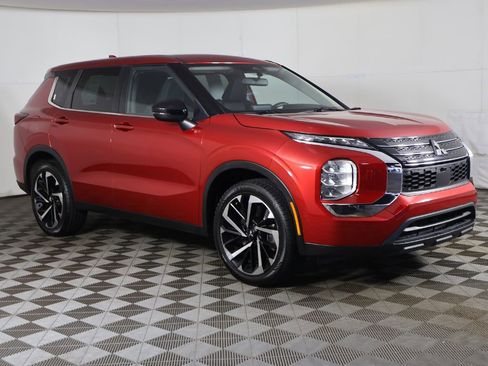 Used 2022 Mitsubishi Outlander ES AWD/4WD image 2