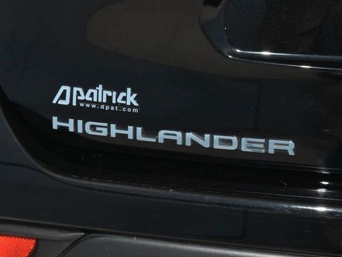 Used 2022 Toyota Highlander XLE AWD/4WD image 34