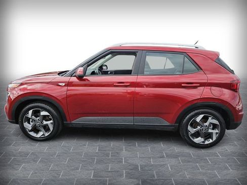 Used 2024 Hyundai Venue SEL image 4