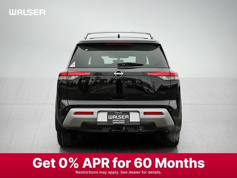 New 2025 Nissan Pathfinder Platinum w/ Black Appearance Package image 5