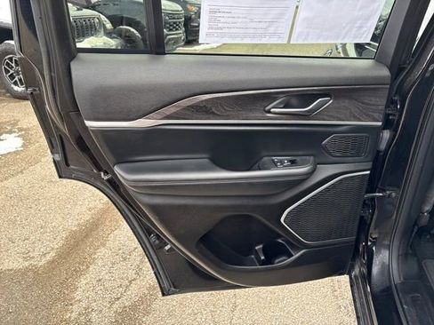 Used 2022 Jeep Grand Cherokee Limited image 7