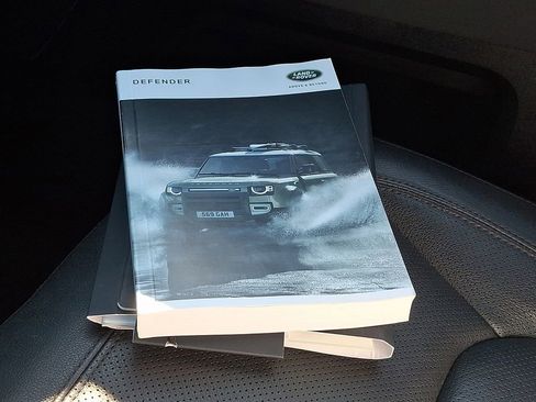 Used 2023 Land Rover Defender 90 S image 29