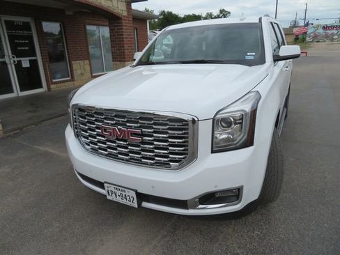 Used 2018 GMC Yukon Denali w/ Open Road Package AWD/4WD image 2