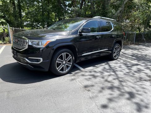 Used 2017 GMC Acadia Denali w/ Technology Package AWD/4WD image 1